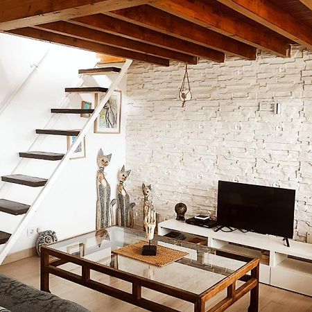 Beautiful Chalet With Wifi And Free Parking Arona  Kültér fotó