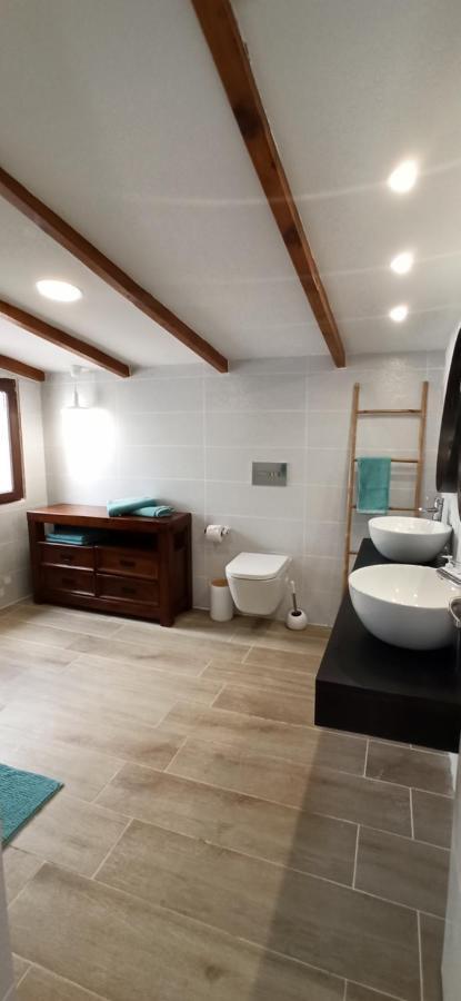Beautiful Chalet With Wifi And Free Parking Arona  Kültér fotó