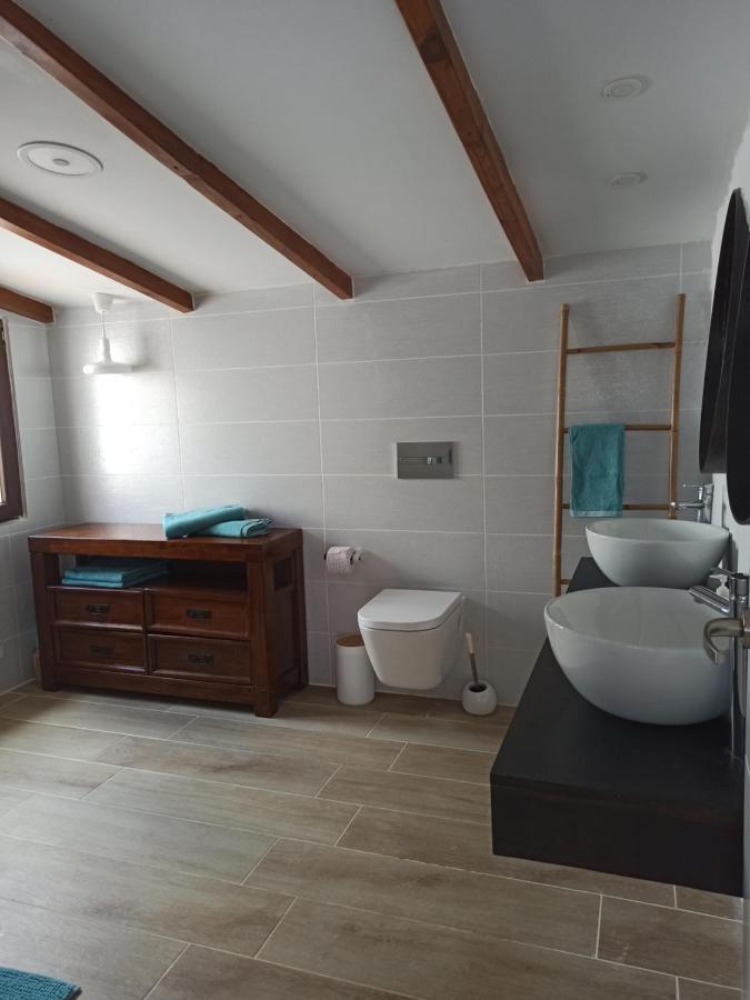 Beautiful Chalet With Wifi And Free Parking Arona  Kültér fotó