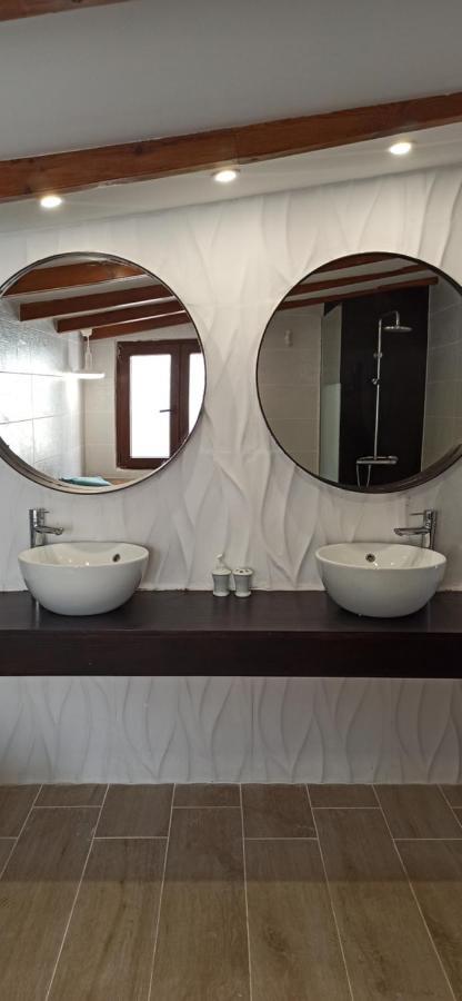 Beautiful Chalet With Wifi And Free Parking Arona  Kültér fotó
