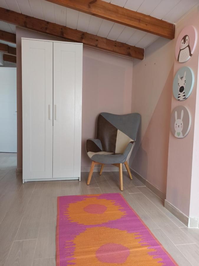 Beautiful Chalet With Wifi And Free Parking Arona  Kültér fotó